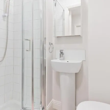 Prestigious Pembroke Street 5 Apartment *